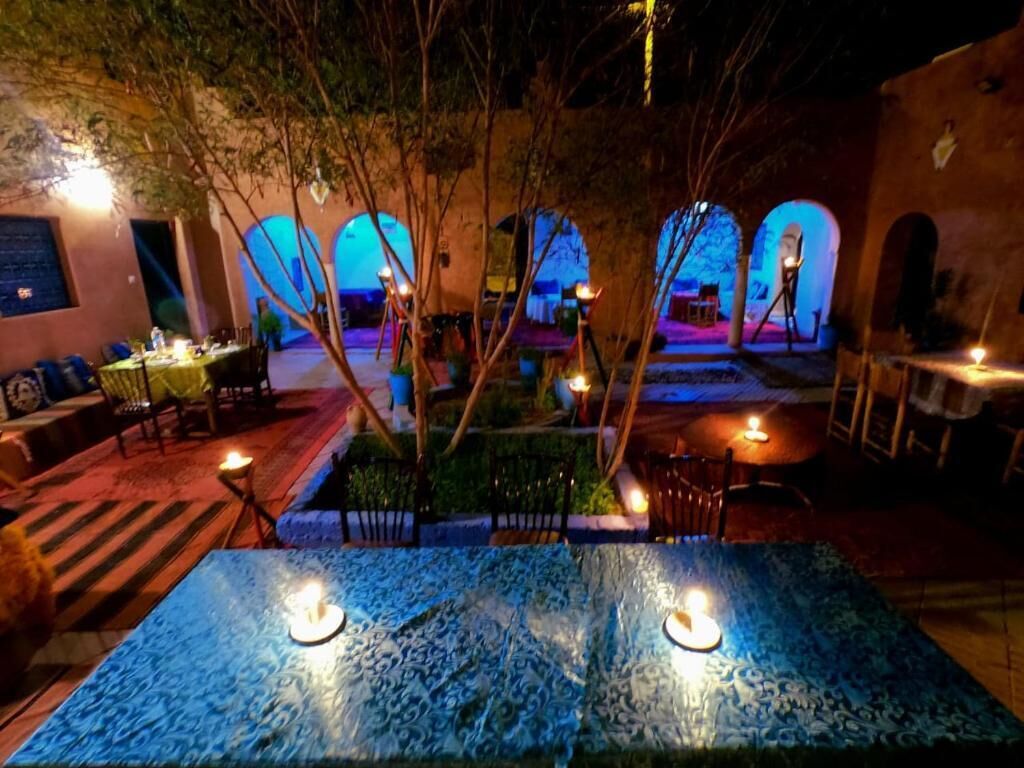 Tempat makan outdoor