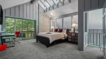 5 makuuhuonetta, työpöytä, silitysrauta/-lauta, vauvan matkasänky