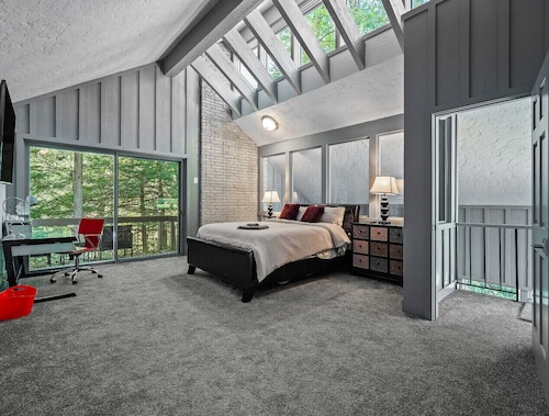 Indoor Pool|Sauna|Theater Room|Bar|Sleeps 10