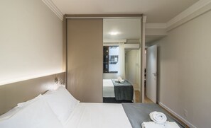 Room - Apt w/ 3 Bedrooms, 120m From the Beach Lhe0201 (Balneário Camboriú)