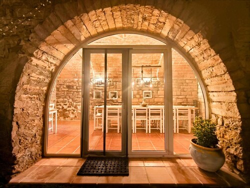 Rural House 'La Rectoria De Vicfred' with Mountain Views, Wi-Fi and Air Conditioning