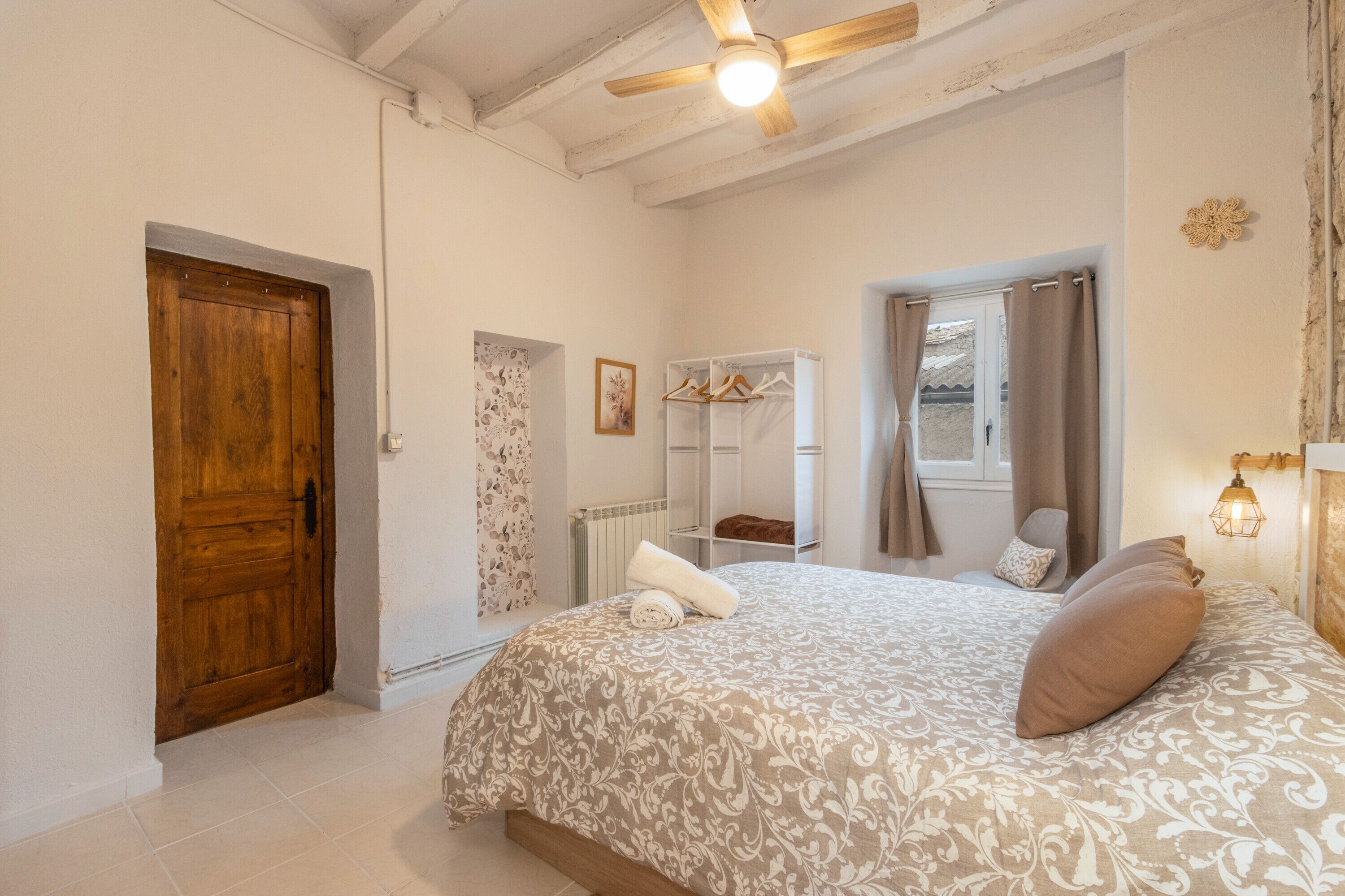 4 dormitoris, planxa i posts de planxar, wifi i roba de llit 