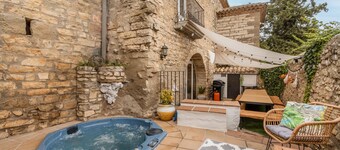 Rural House 'La Rectoria De Vicfred' with Mountain Views, Wi-Fi and Air Conditioning