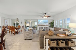 Smart TV, libros, impresora