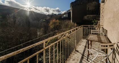 Appartement au Centre De La Salvetat sur Agout avec balcon Vue Montagne