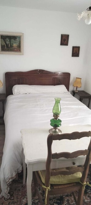 2 bedrooms, iron/ironing board