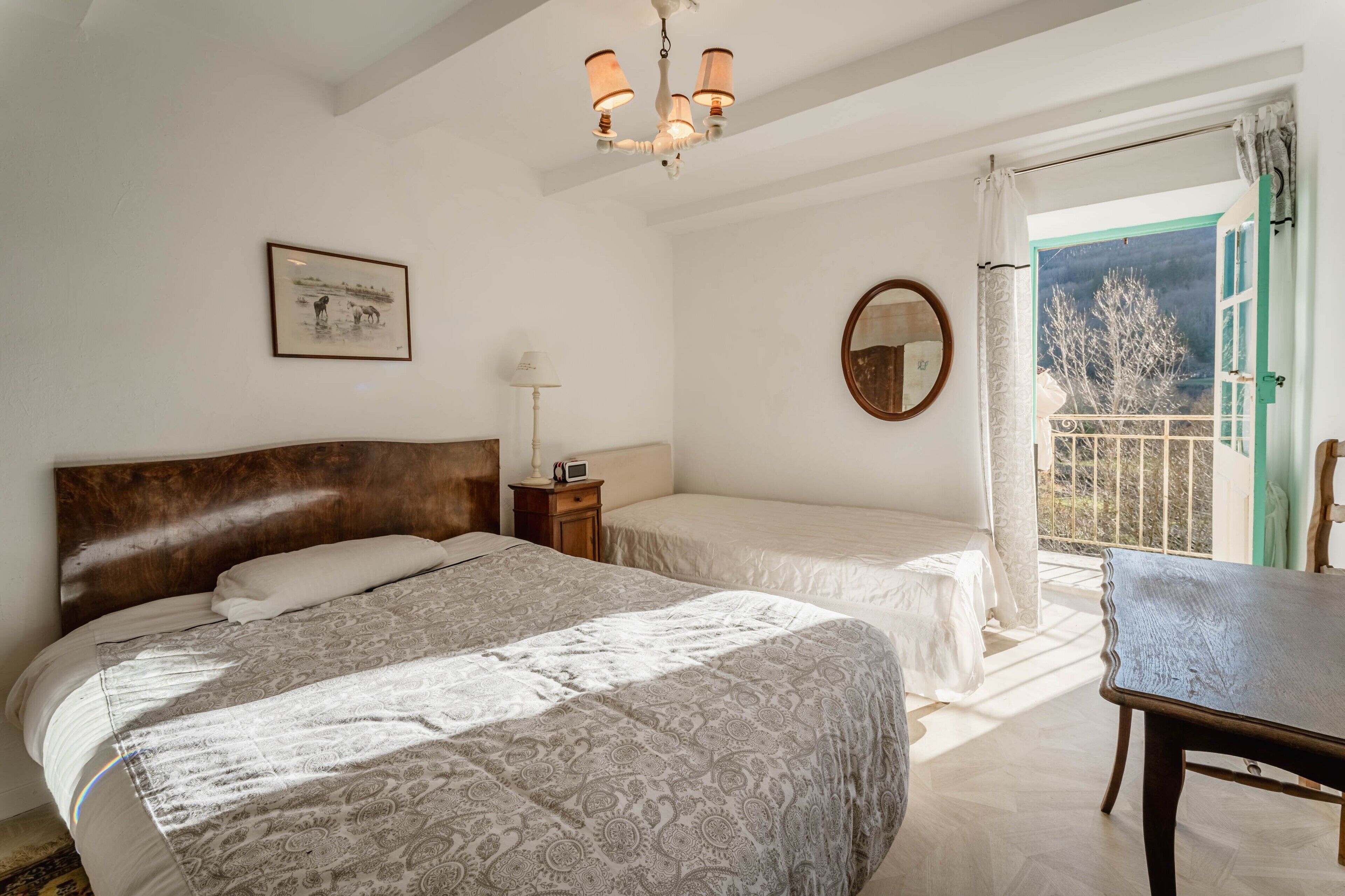 2 bedrooms, iron/ironing board, bed sheets
