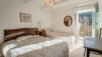 2 bedrooms, iron/ironing board, bed sheets