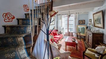 Télévision, cheminée