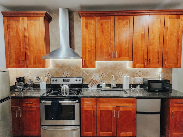 Fridge, microwave, oven, stovetop