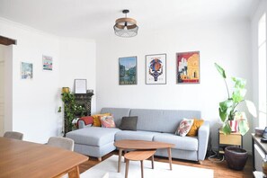 Living area - Bright apartment in the heart of Batignolles (Paris)