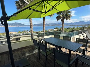 تناول الطعام بالخارج