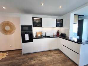 Fridge, microwave, oven, dishwasher - Escape to calm with sea view (Grosseto-Prugna)