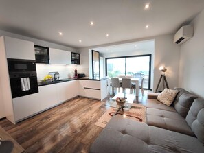 Unclassified image, 2 of 16, button