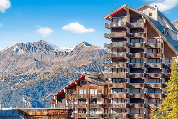 Exterior - Studio "Mbs Pra Loup" with Mountain View, Balcony and Wi-Fi (Uvernet-Fours)