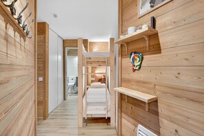 Iron/ironing board, WiFi