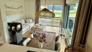 Living area - Pier 2: 200m to the sea, terrace, sauna, fireplace (first floor) (Scharbeutz)