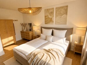 2 bedrooms, iron/ironing board, travel cot, free WiFi