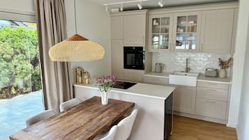 Réfrigérateur, four, plaque de cuisson, lave-vaisselle