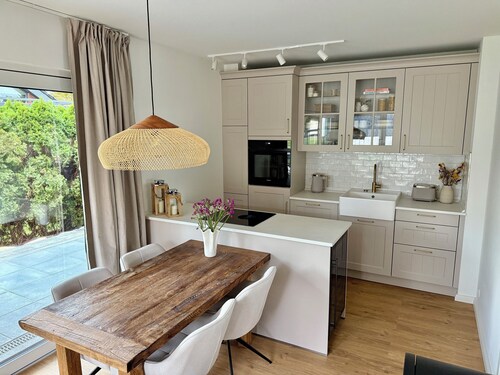 Pier 2: 200m to the sea, terrace, sauna, fireplace (first floor)