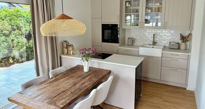 Pier 2: 200m to the sea, terrace, sauna, fireplace (first floor)