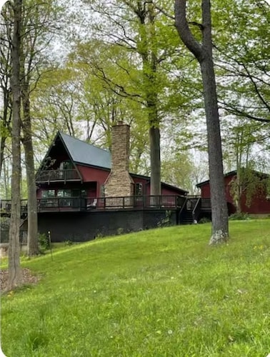 Sleepy Hollow Large 4 Bedroom Lakefront House in Rocky Fork Lake