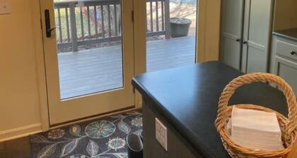 Sleepy Hollow Large 4 Bedroom Lakefront House in Rocky Fork Lake
