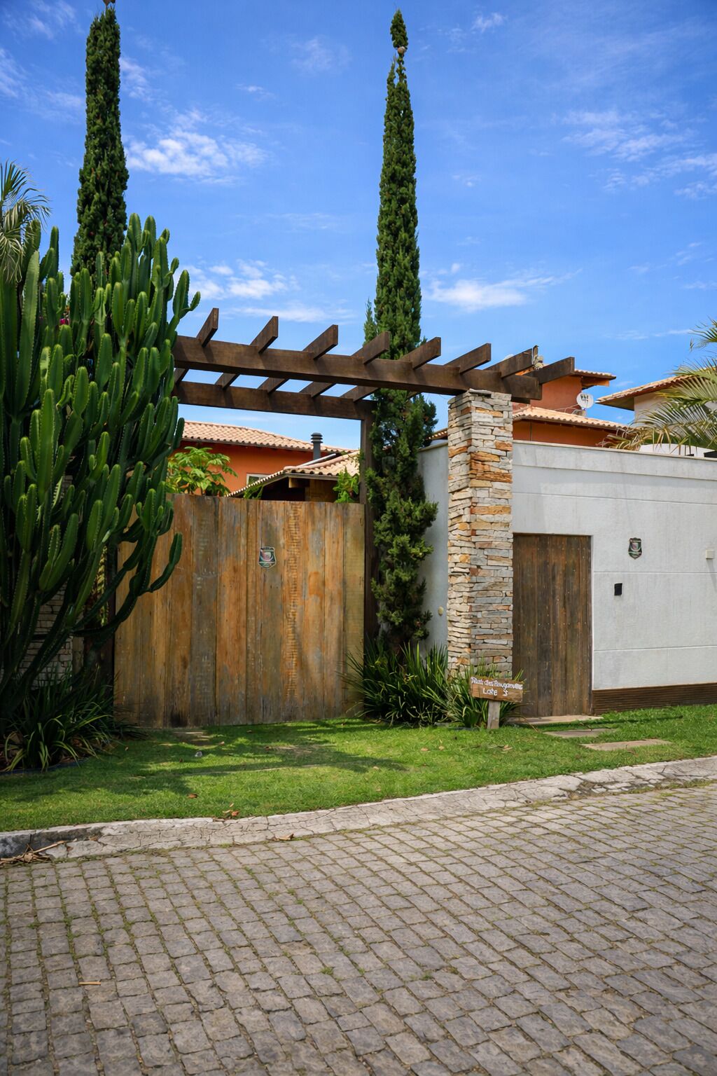 Fachada de la propiedad