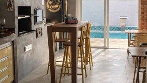Makan di kamar