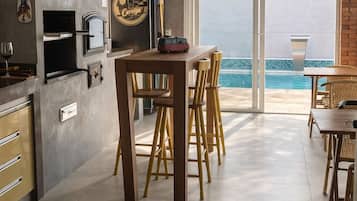 Makan di kamar