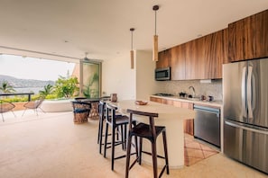 Apartamento, balcón, vistas a la playa | Cocina privada