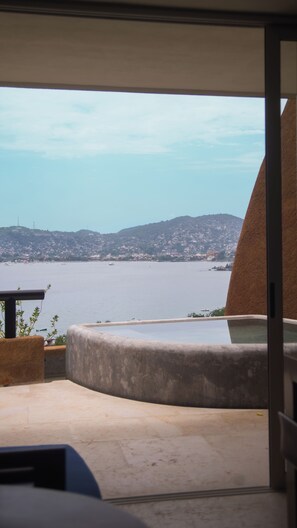 Apartment, Balcony, Sea View | Peti besi dalam bilik, seterika/papan seterika, Wi-fi percuma 