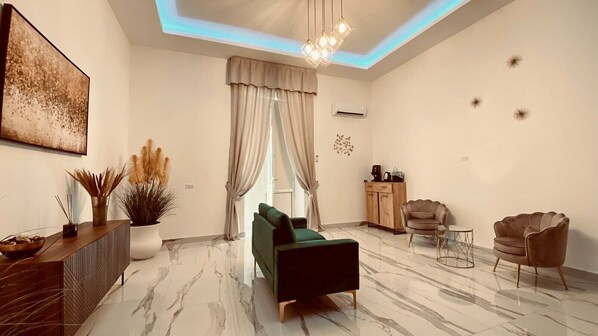 TV - Naples Station Rooms - Toledo Room (Napoli)