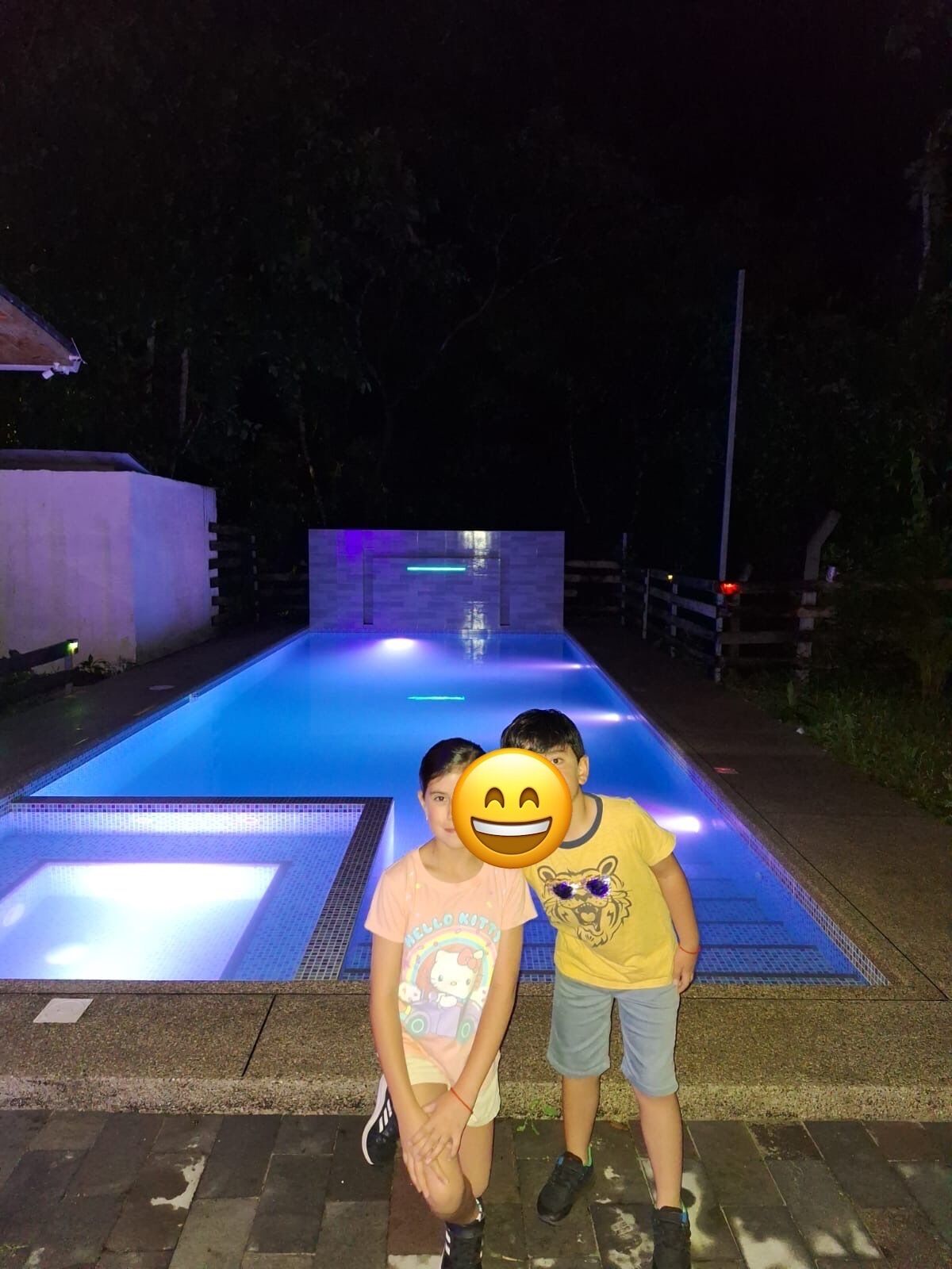 Alberca al aire libre y alberca climatizada