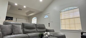Modern Comfort / Remodeled 3-Bed, 2-Bath Retreat