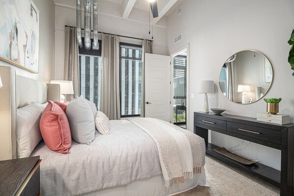 2 bedrooms, iron/ironing board, internet, bed sheets