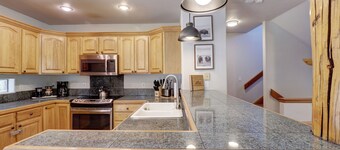 Dillon Townhome, Great Location in Heart of Town LR122