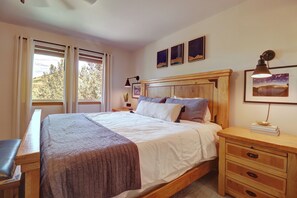 2 bedrooms, desk, iron/ironing board, travel crib