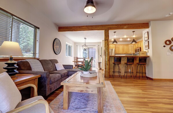 Smart TV, fireplace, offices, computer monitors