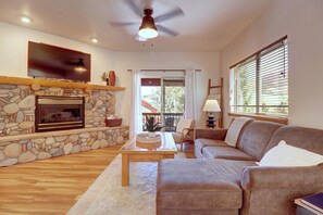 Smart TV, fireplace, offices, computer monitors