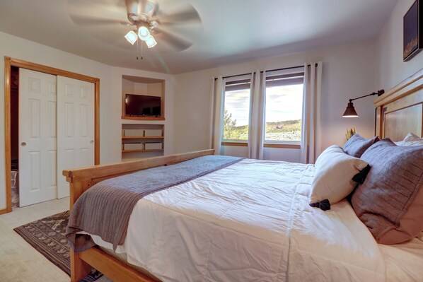 2 bedrooms, desk, iron/ironing board, travel cot