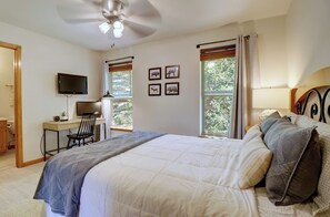 2 bedrooms, desk, iron/ironing board, travel crib