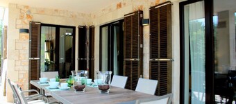 Villa 'Blue Lagoon' with Sea View, Wi-Fi and Air Conditioning