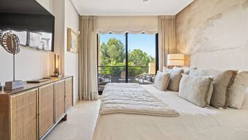 3 dormitoris, escriptori, planxa i posts de planxar i wifi gratuïta