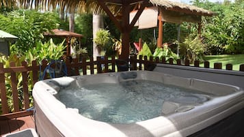 Bain à remous extérieur