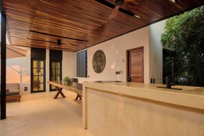 Flat-screen TV, Netflix, streaming services