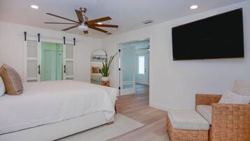 3 bedrooms, desk, travel crib, WiFi