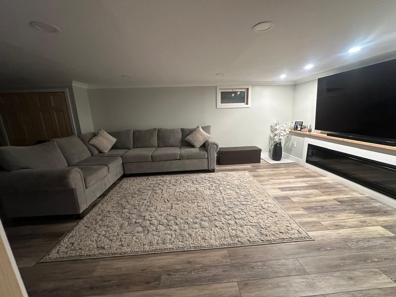 Televisión y chimenea 