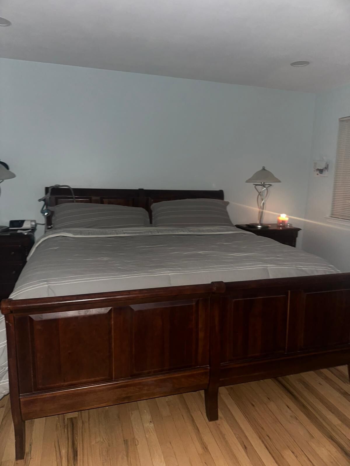 4 habitaciones, tabla de planchar con plancha, internet y ropa de cama 