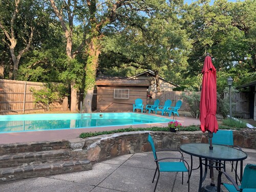 Charming 3-bedroom house with pool in Denton